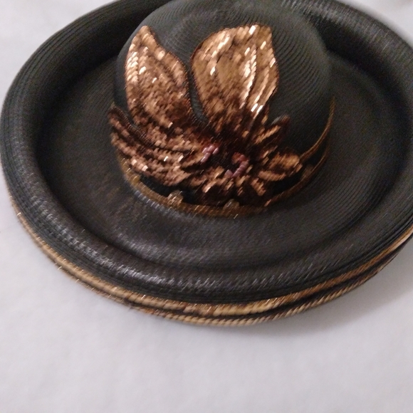 Sequined flower hat 👒 - Picture 4 of 6